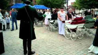 1 The Pram Parade sets off.AVI