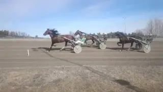 Romme 24 mars Osbourne Cox (ledning) , Joy de Castella (utv&auml;ndigt), Cash Atout (rygg).