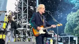 Daryl Hall - “Maneater”