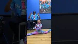 TUTORIAL ON HOW TO DO A SPLIT! WOULD YOU TRY THIS? 😱