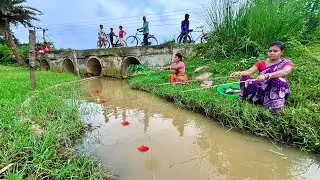Fishing Video🎣🎣 || The Experienced Two Village Girl Fishing with a Hook in the Road side Canal