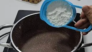 إرمى النشا فى المياة المغلية وارتاحى طول رمضان 🤔
