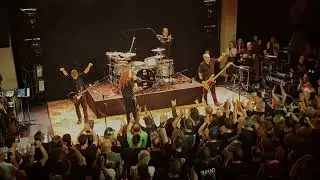 Thanking their crew and talk about the early days &ndash; Shihad&rsquo;s Final Concert Ever. Wellington (2025)