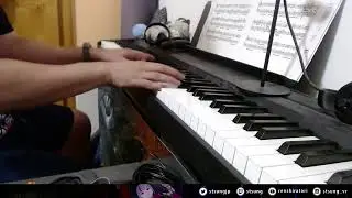 I wanted to play BMS but my controller is at a con so I tried to play a BMS song on a piano - mom