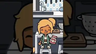 🍓make homemade strawberry jam w me🫶#tocaboca #jam #strawberry #fyp ik it&rsquo;s the wrong spoon i used