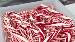 Pouring Santa&rsquo;s Snack Table in Epoxy &ndash; Cookies, Candy Canes & Chaos