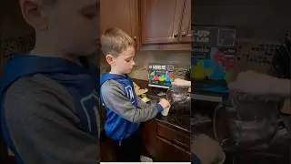 Science Noah  Grows Crystals with the Unbelievable Light Up Crystal Lab