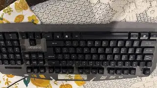 Removing ALL The Keycaps From My keyboard! (I got hurt 🤕)