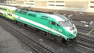 Canadian Trains: Toronto Union Station - GO Transit, Peak Hour