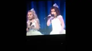 These wonderful girls called Sophia Grace & Rosie sing Domi