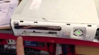 How to fix a stuck cd tray on Xbox 360