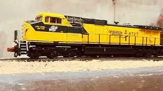 Scaletrains N Scale GE DASH 9, 8727, Chicago & NorthWestern/Operation Lifesaver