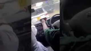 KENYANS ARE ANGRY//WATCH HOW JOHNSON SAKAJA'S CAR WAS STONED AT NAIROBI.