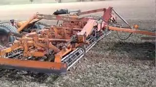 New Holland T 6070 + ostroj saturn 6 kompaktor