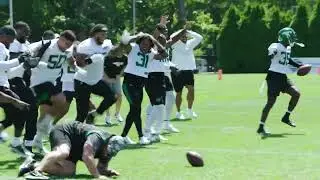 Coach Boyer & Coach Ulbrich Have HILARIOUS Punt Catching Competition | New York Jets | NFL