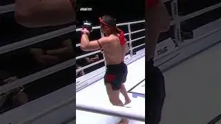 Наше главное событие начинается с вай кру от короля муай-тай в легчайшем весе! 🙏🇹🇭