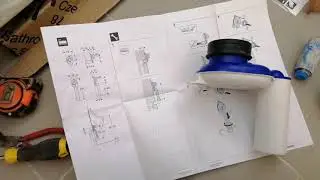 Установка  писсуара фирмы Roca.