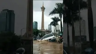 &ldquo;Monas Terendam! Mobil & Motor Hanyut Diterjang Banjir Bandang Jakarta 😱🌊&rdquo;#BanjirMonas #videoviral