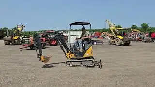 JOHN DEERE 17D EXCAVATOR  For Sale