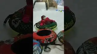 perosotan salju di snow room rita super mall