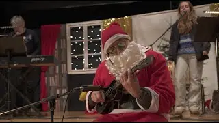 Mais qui veut la peau du p&egrave;re no&euml;l ? Le conte hivernal