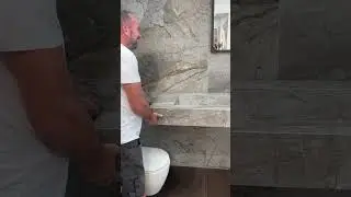 Gr&egrave;s c&eacute;rame marbr&eacute; pour salle de bain