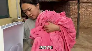 天气越来越暖和了，给奶奶洗洗衣服#洗衣服 #农村生活 #记录真实生活 #祖孙情 #动起来