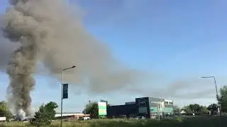 Brand na explosie bij Electrade Kabeldirect Haefland Brunssum om 6:30,  10 juni 2021
