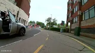 20200503 Close pass, Ford Mondeo