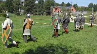 Man&ouml;ver aus dem Mittelalter im Geschichtspark B&auml;rnau: Kampfaufstellung der Ritter