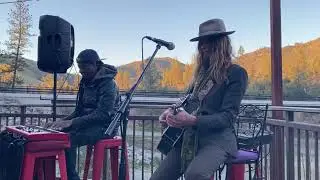 Matt Rainey and the Dippin&rsquo; Sauce Duet- Bertha