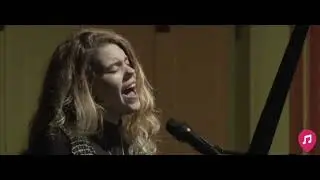 Female Wedding Singer & Pianist For Hire in London - Live Music