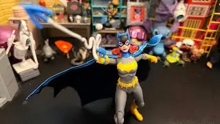 My Review and Thoughts on Dc Multiverse Classic ￼￼BatGirl 