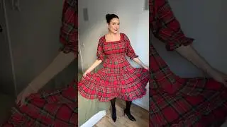 The perfect Christmas dress - Midsize #christmasdress #christmasoutfits #midsize #christmasparty