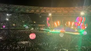Coldplay - GOOD FEELiNGS (ft. Ayra Starr on stage) - 15/07/2024 - Rome (Stadio Olimpico)
