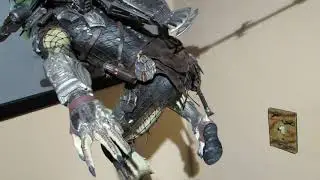 Sideshow LEGENDARY SCALE WOLF PREDATOR statue Mask version and with attach spear