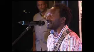 Tonton EBOGO en live | FENAC 2016 – Un Incontournable du Bikutsi enflamme la scène 🔥