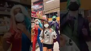 Belinha e alerquina e coringa dan&ccedil;ando no supermercado #shorts ❤️