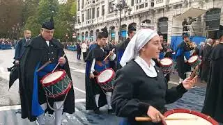 Llegada de la Banda de Gaitas Ciudad de Oviedo a los Premios Princesa de Asturias 2023