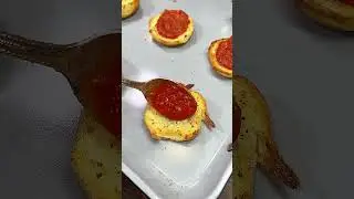 Slider Pizza Bites 👀 #snacks #easyrecipe #appetizer #partyfood #fingerfood #snackrecipe