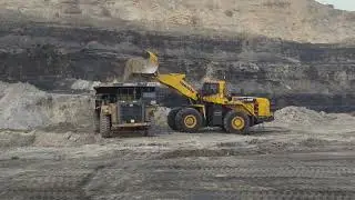 #Komatsu WA900-8R wheel Loader working On NCL with CAT hole Pack #Loader #caterpiller #minig EQP.