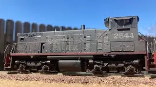 Weathering a HO Scale Athearn RTR Southern Pacific SW-1500 #2544