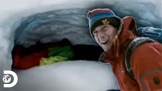 Bear Grylls constr&oacute;i um abrigo na neve da Cordilheira dos Andes | &Agrave; Prova De Tudo | Discovery Brasil