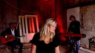 Esther, Mark & Olaf - House For Sale (Play me a memory)