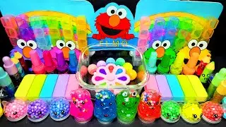 Elmo Slime - Muppets mixing makeup, glitter and much more into slime #sesamestreet #muppets