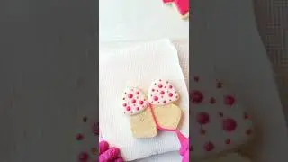 How to make a BOW sugar cookie with royal icing #baking #cookies #royal-icing #valentinesday