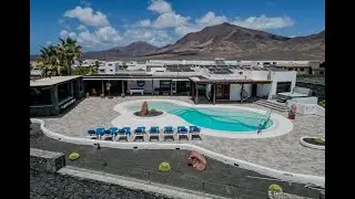 Stunning 5 bedroom detached villa with amazing sea views in Playa Blanca for sale
