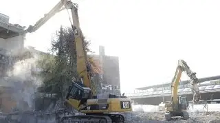 Cat 330 D UHD Longfront im Abbrucheinsatz in Hamburg