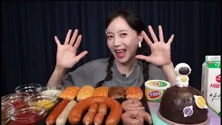 Spicy 🔥 FIVE Flavors Korean Fire Noodle Wraps & Kielbasa Sausages & Cake😋| #asmr #food #mukbang