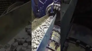 Lead oxide grinding machine